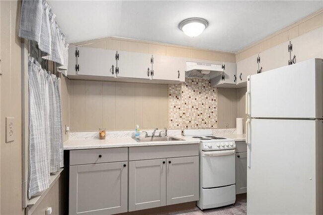 Foto del edificio - 64 Carpenter Rd