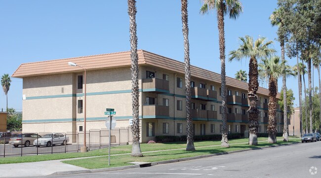 Foto del edificio - Oaktree Apartments