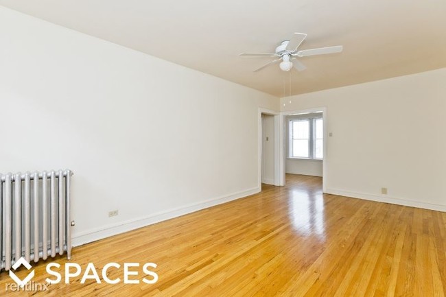 Building Photo - 4846 W Wrightwood Ave
