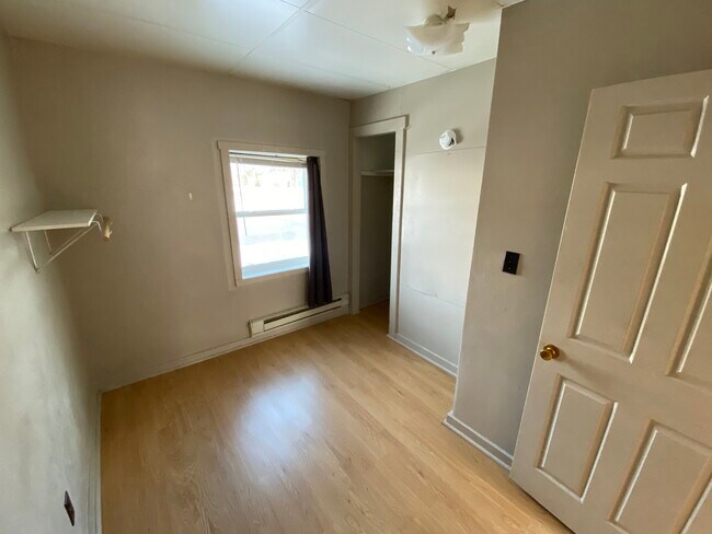 Foto del edificio - 103 Kneale Ave S