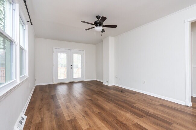 Building Photo - Beautiful 3 Bedroom, 2.5 Bath Home Tucked Away on Cul-de-Sac $1,825/mo rent