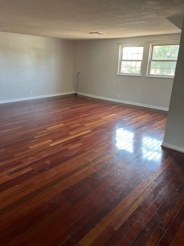 Living Room - 1648 Abbott Rd