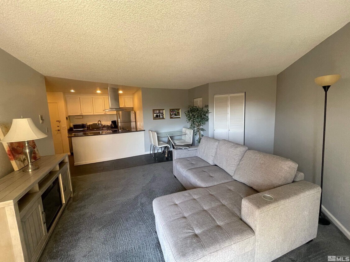 Foto principal - 2450 Lymbery St