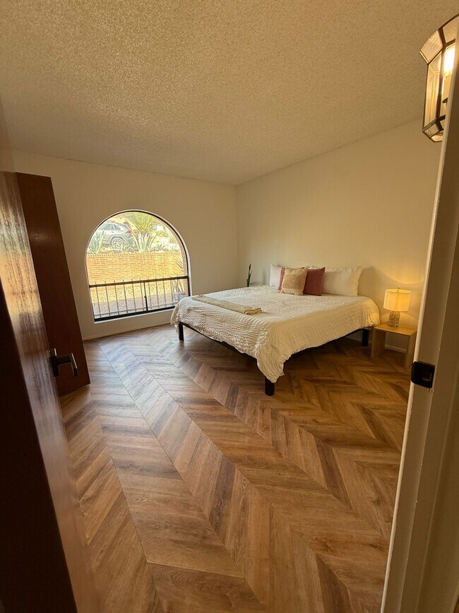 Building Photo - 1402 E Big Rock Rd