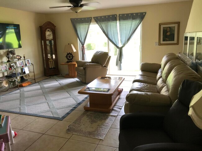 Building Photo - 3003 SE Lexington Lakes Dr