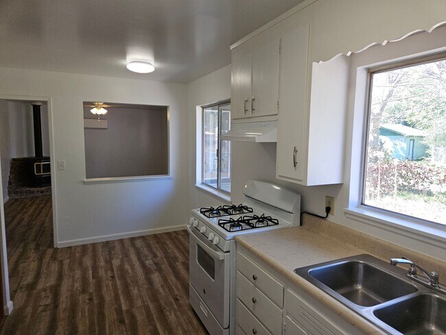 Foto del edificio - 2 Bedroom 1 bathroom duplex