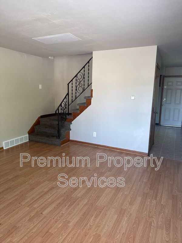 Primary Photo - 3120 Prial Ave
