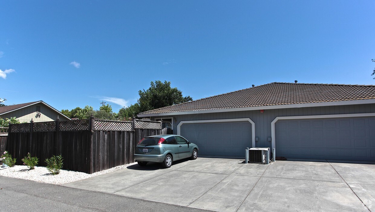Primary Photo - 601-603 Curtin Ln