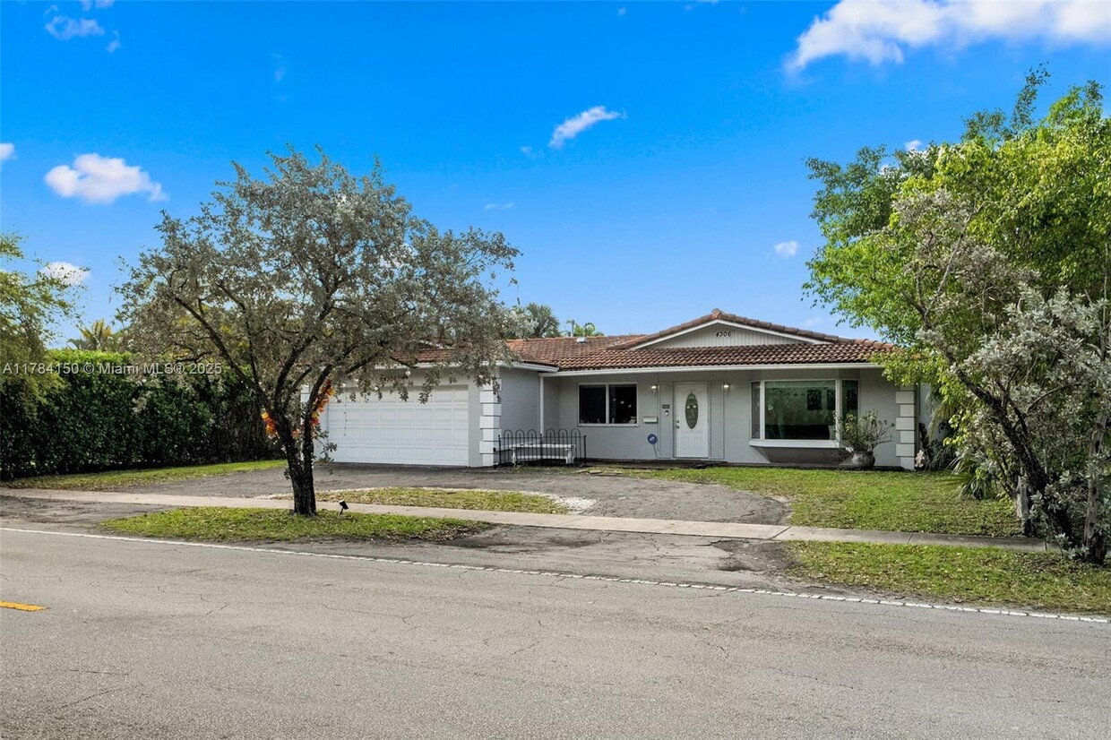 Foto principal - 4306 Johnson St