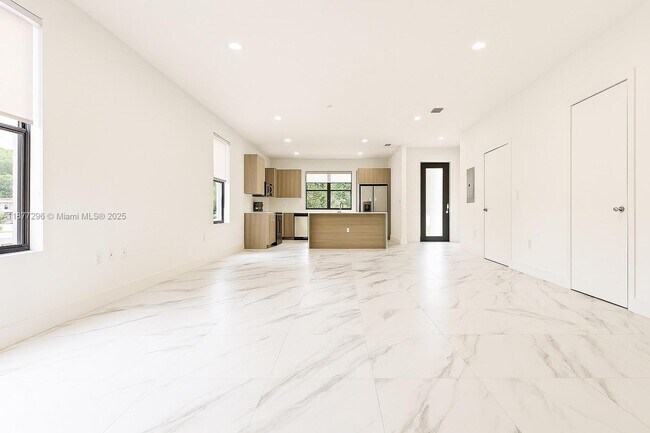 Foto del edificio - 6156 SW 36th Ct