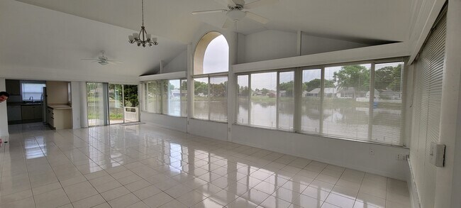 Foto del edificio - 2516 56th Ave E