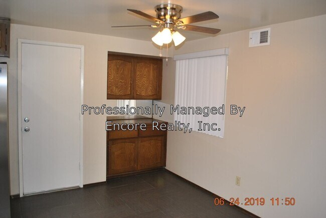 Building Photo - 5727 Watercrest Dr