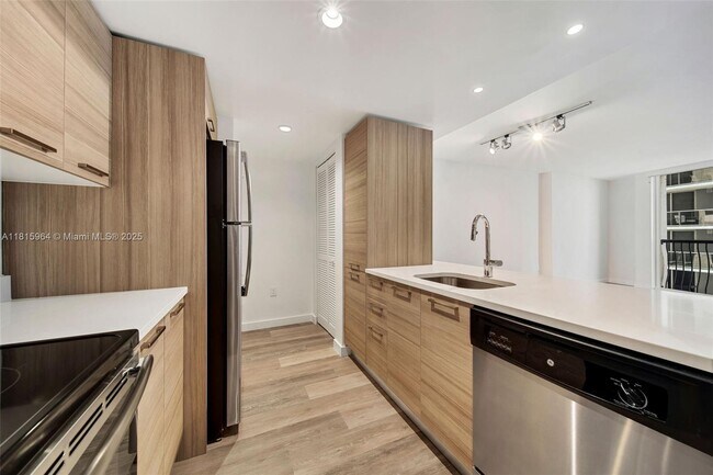 Foto del edificio - 1756 N Bayshore Dr