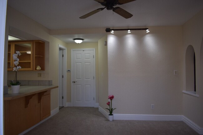 Building Photo - Platte 4 Plex