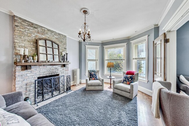 Foto del edificio - 3808 N Pine Grove Ave
