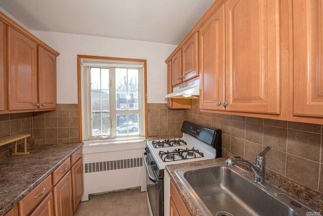 Building Photo - 47 Nathan Hale Dr