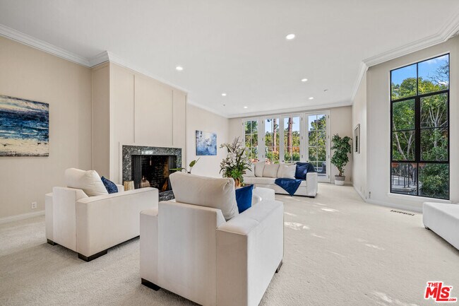 Foto del edificio - 1218 Benedict Canyon Drive