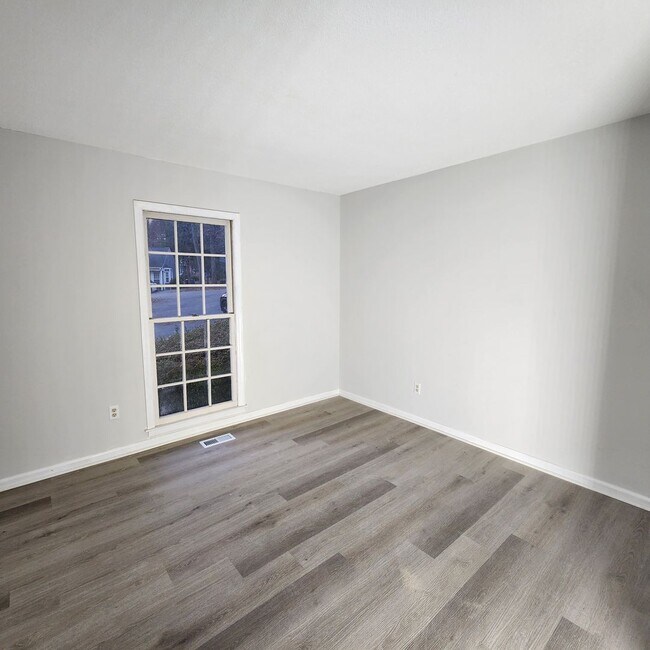 Foto del edificio - 3 Bedroom Townhome For Rent