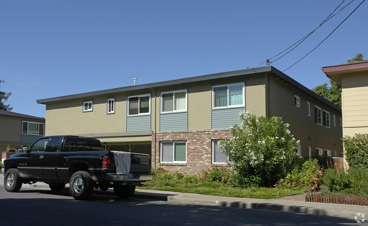 Building Photo - Coleman Apartments