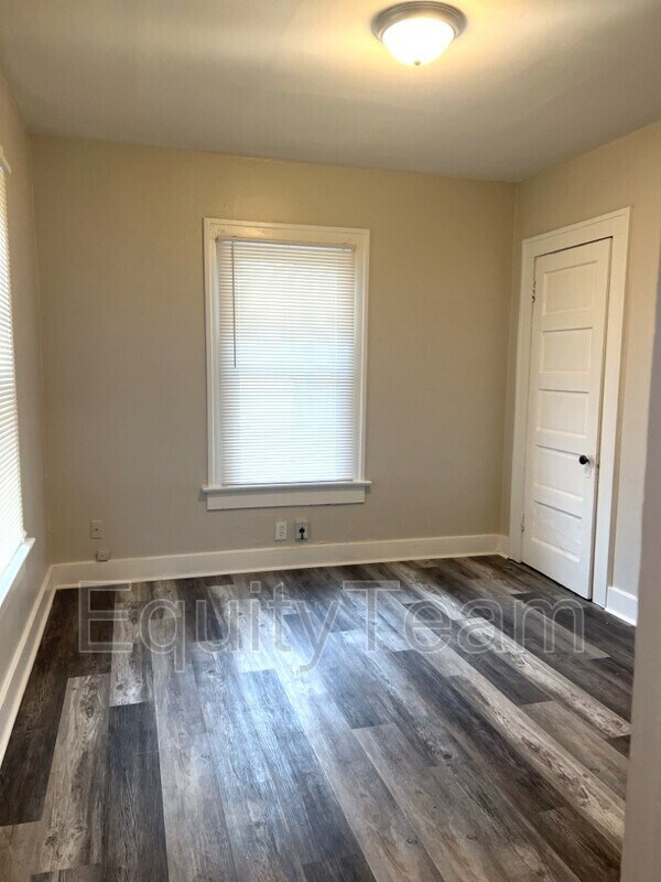 Foto del edificio - 114 N Garland Ave