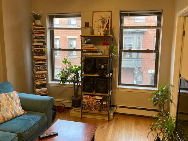 Building Photo - 15 Irving St