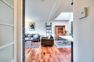 Building Photo - 4373 Av Av Coloniale,