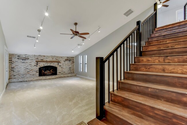 Building Photo - 2602 Turtle Creek Dr