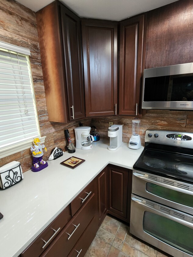 Kitchen. - 5201 Heatherstone Dr