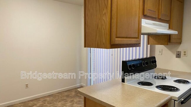 Building Photo - 961 Taylorsview Dr
