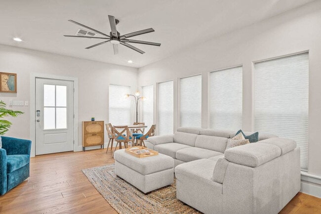 Building Photo - 14943 Leeward Dr