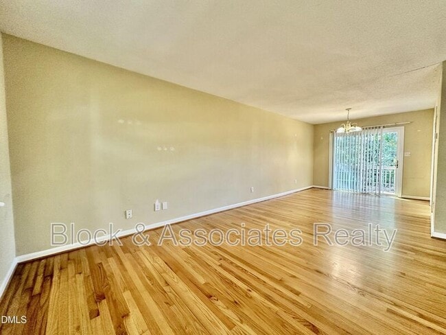 Foto del edificio - 9009 Langwood Dr