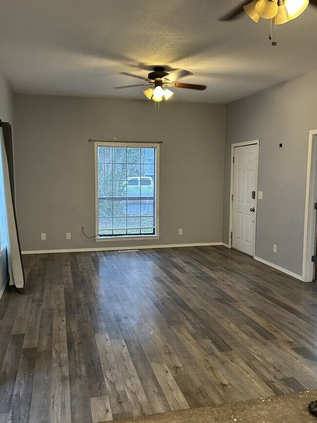 Foto del edificio - AVAILABLE NOW! 3Bedrooms 2Bathrooms - You Really Should Check This One Out!