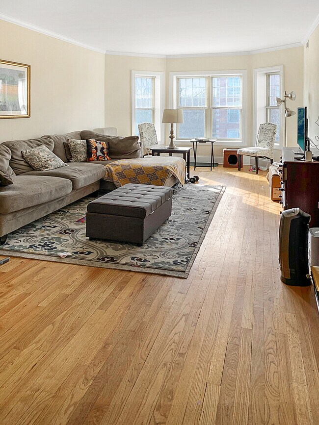Building Photo - 555 Hinman Ave