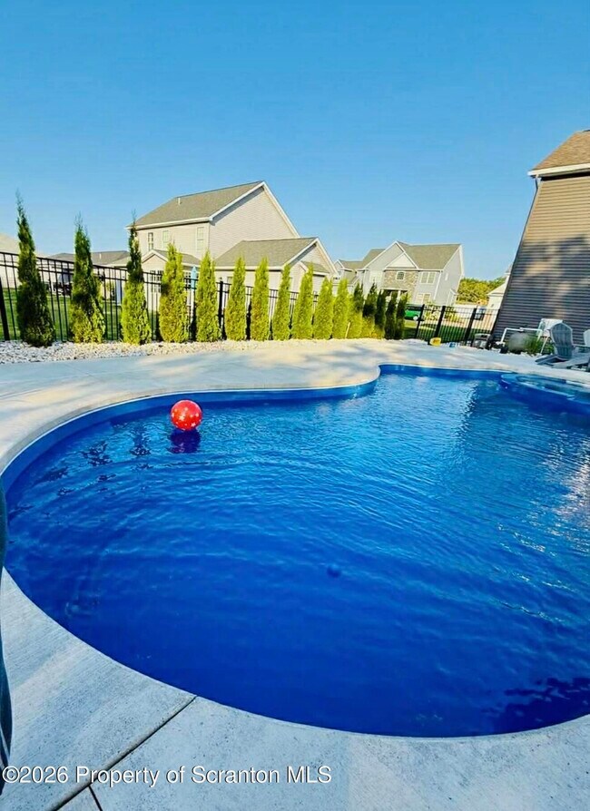 Foto del edificio - 124 Falcon Ln