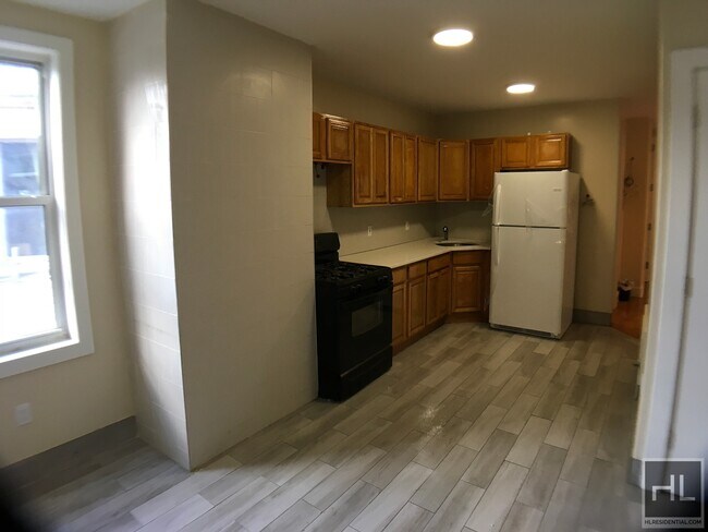 Foto del edificio - 690 E 5th St
