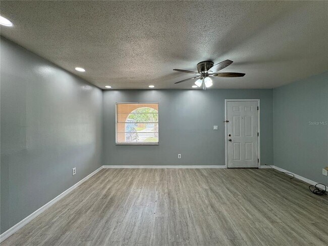 Foto del edificio - 775 Hillview Dr