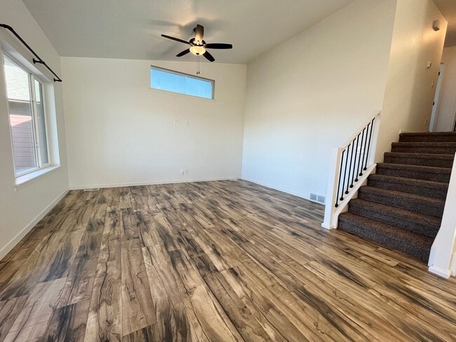 Building Photo - 4 Bed/3.5 Bath with 4 Stall Heated Garage!