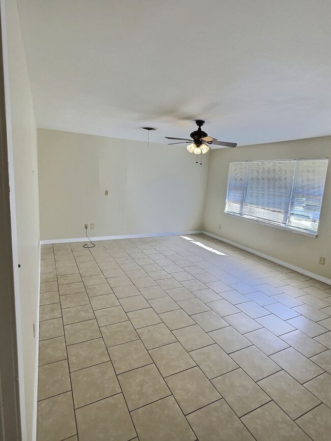 Building Photo - 3 BD 1.5 BA Ocean Springs Rental in the Go...
