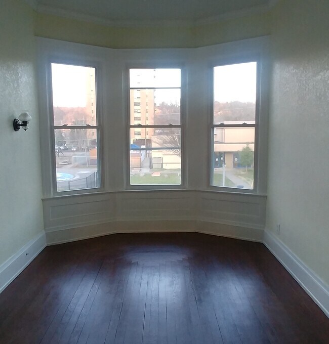 Office/Dinning room - 1321 Quarrier St