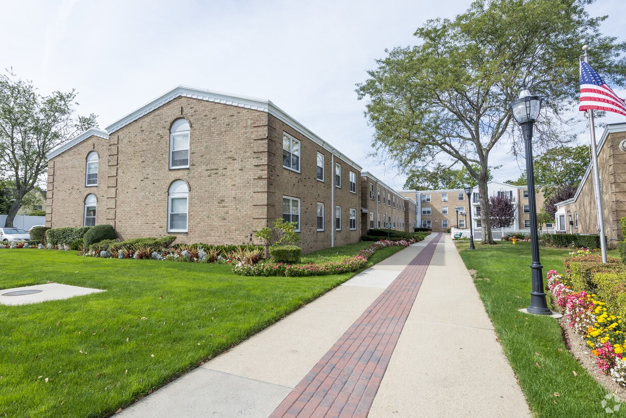 Primary Photo - Halandia Court