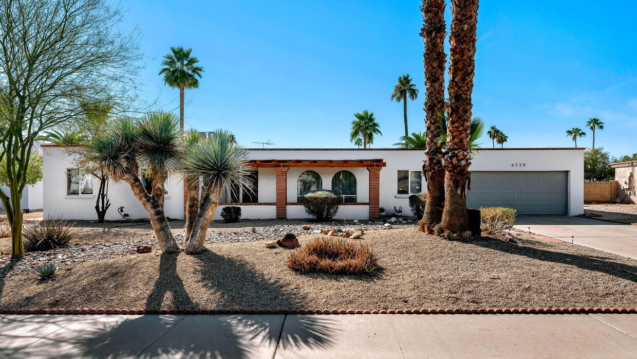 Primary Photo - Spacious 5-Bed Scottsdale Home with Pool &...