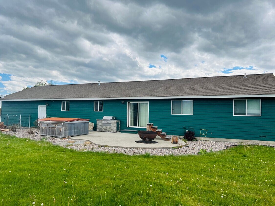 4 Bed Home On 1.4 Acres In The Bitterroot House Rental in