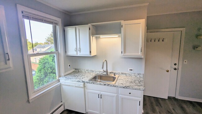 Foto del edificio - 90 Gibbs Avenue, Unit 3