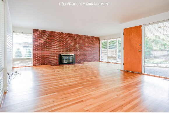 Building Photo - 215 110th Ave SE