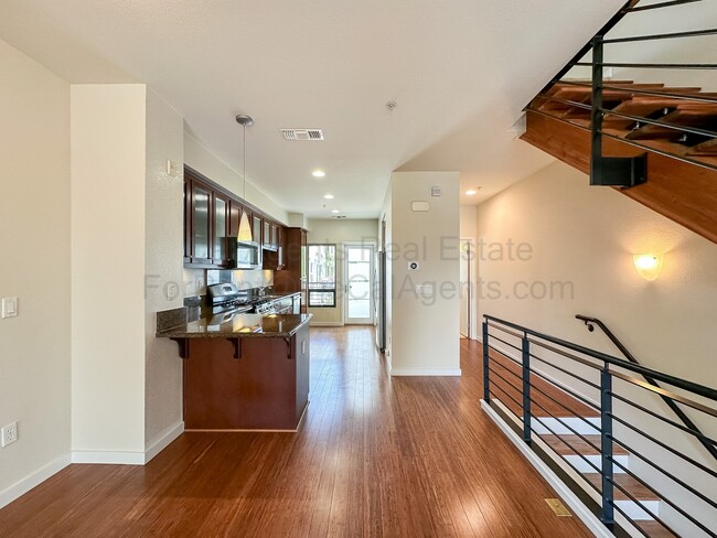 Building Photo - 1209 Wood St