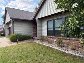 Building Photo - 1795 Forest Lake Dr SE