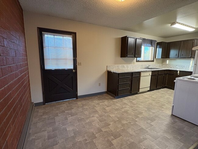 Building Photo - 5000 Gatewood Dr