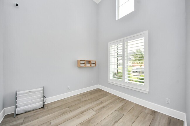 Foto del edificio - 23918 Primrose Gdn Rd