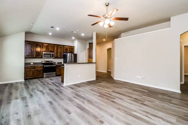 Building Photo - 160 Spring Hollow Dr