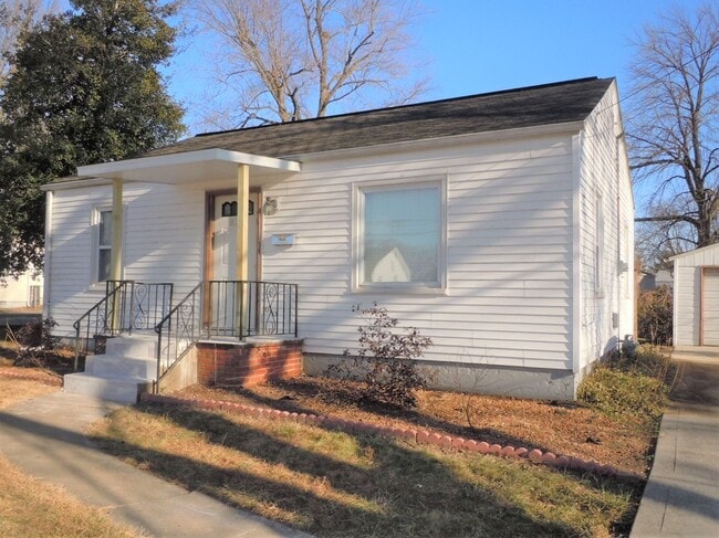 Cute Two Bedroom Cottage with Garage! - Cute Two Bedroom Cottage with Garage! House